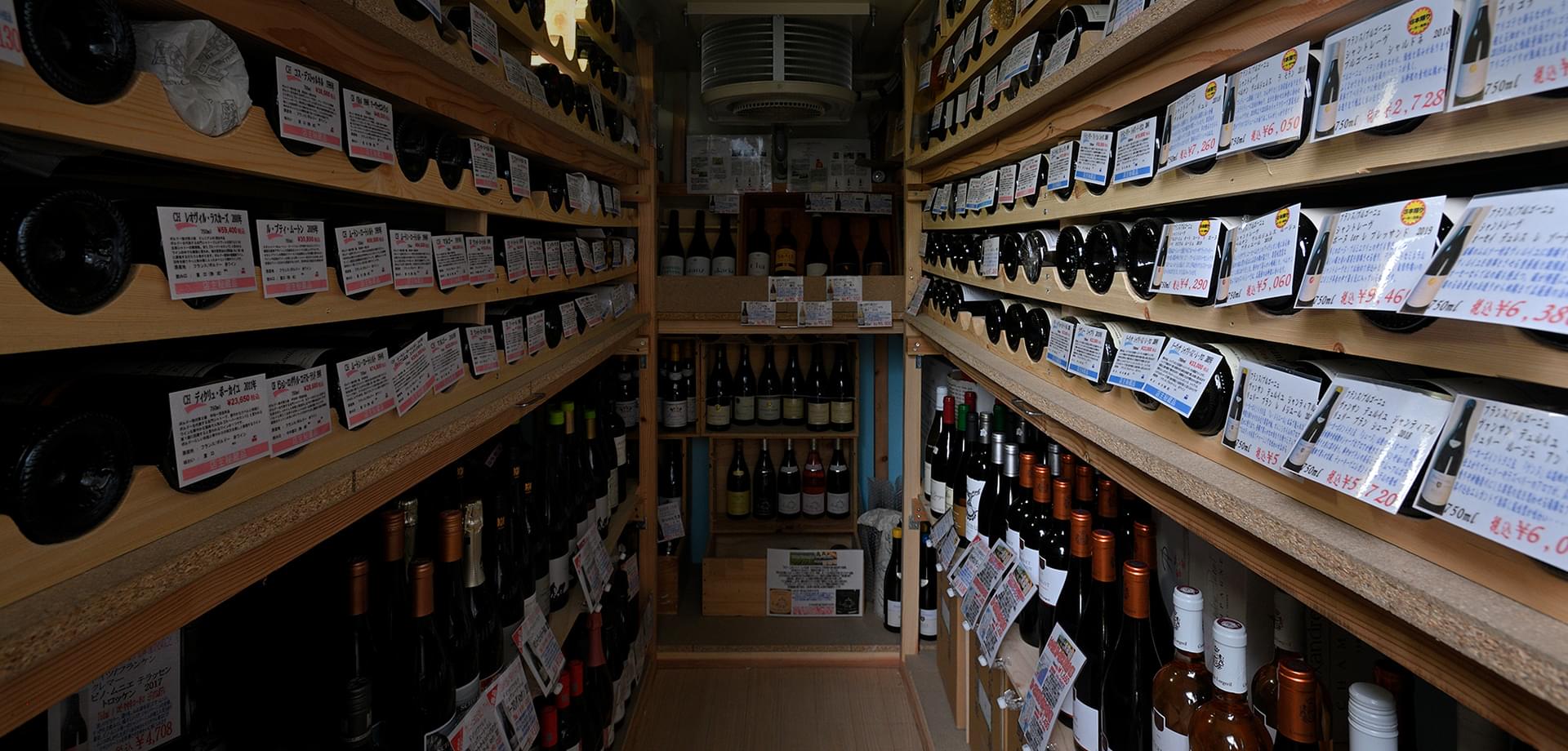 WINECAVE W 住宅街にひっそりとあるワインショップ