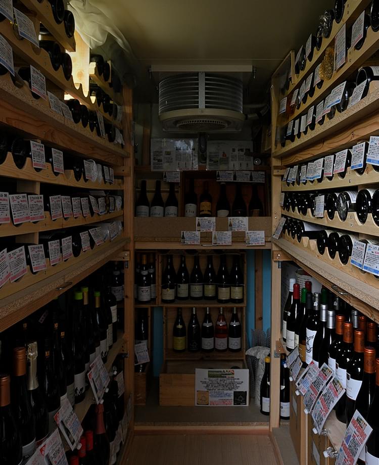WINECAVE W 住宅街にひっそりとあるワインショップ